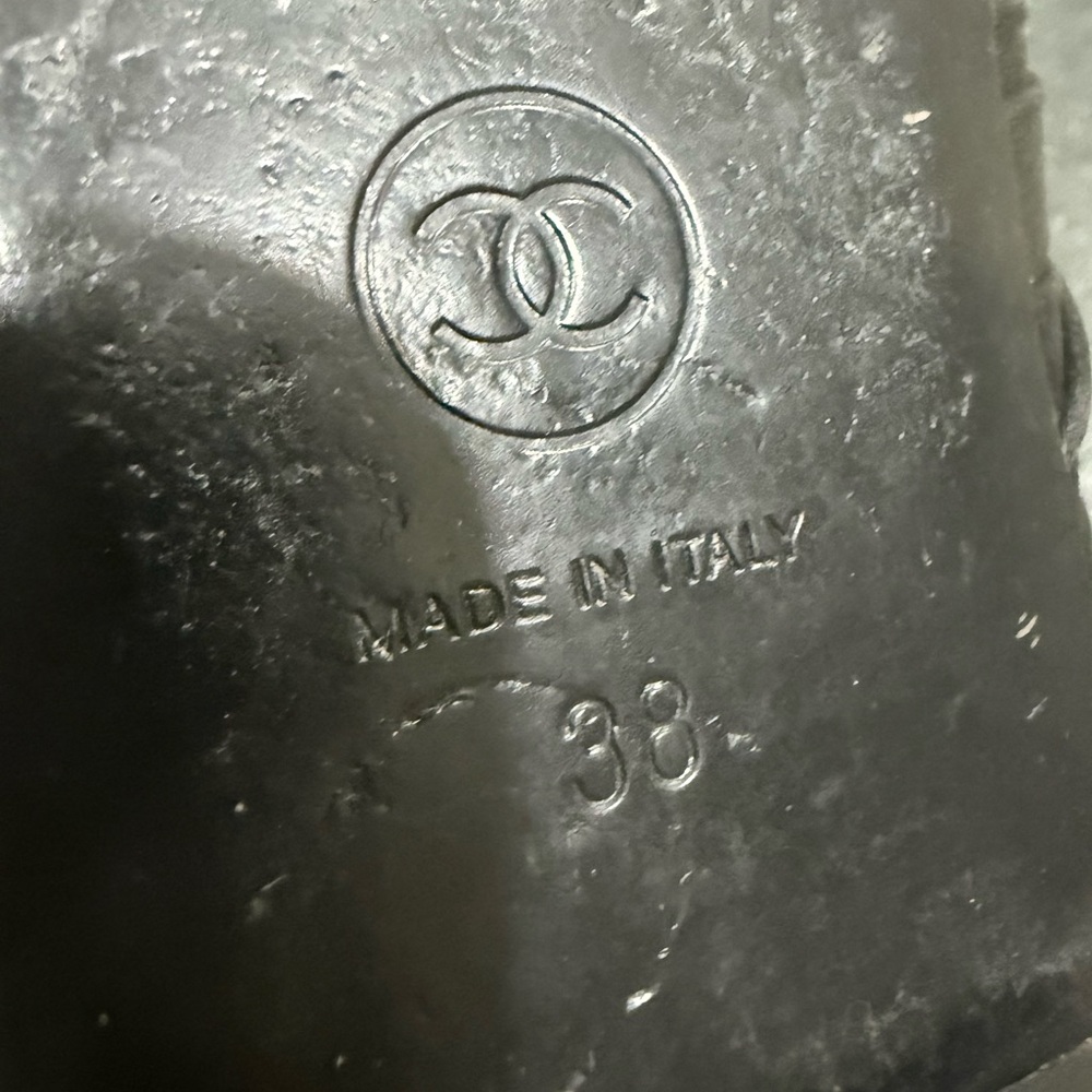 Chanel Black and White Sandals with Logo Detail - Picture 6 of 10